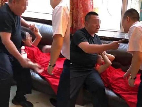 Bị bạn bè ép, chú rể chơi