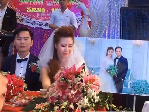Người yêu cũ của cô dâu lên hát 