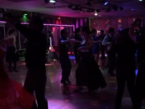 'Mối tình đắng' của bà chủ khách sạn bên sàn khiêu vũ