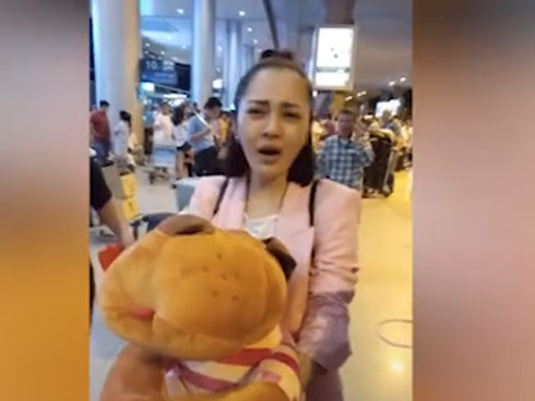 Giây phút kinh hoàng khi côn đồ áo trắng đánh người biểu tình ở HK-1