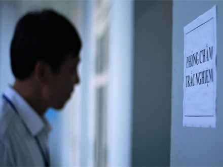 Hai thanh tra chấm thi tại Hà Giang vắng mặt không phép trong buổi quét bài thi
