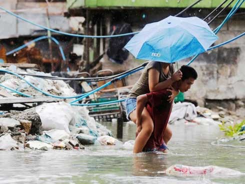 Bão số 3 áp sát Thanh Hóa: Nước lên nhanh nhấn chìm đồ đạc, dân khốn khổ không kịp trở tay