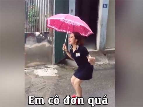 Đây là cách mà các cô gái FA làm khi trời mưa