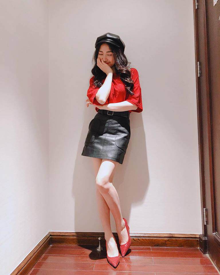 Cười bể bụng với thời trang đi ăn thịt nướng bá đạo của chị đại hoa râm bụt Hòa Minzy-15