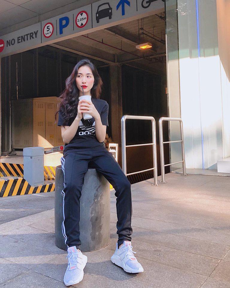 Cười bể bụng với thời trang đi ăn thịt nướng bá đạo của chị đại hoa râm bụt Hòa Minzy-16