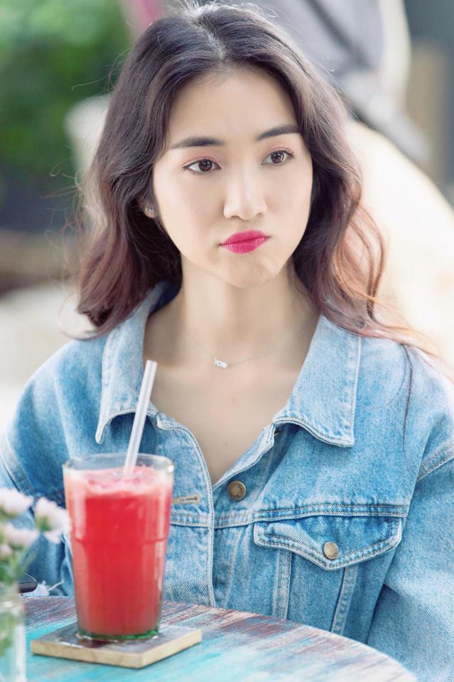 Cười bể bụng với thời trang đi ăn thịt nướng bá đạo của chị đại hoa râm bụt Hòa Minzy-8