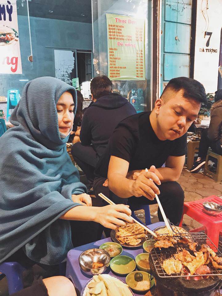 Cười bể bụng với thời trang đi ăn thịt nướng bá đạo của chị đại hoa râm bụt Hòa Minzy-2