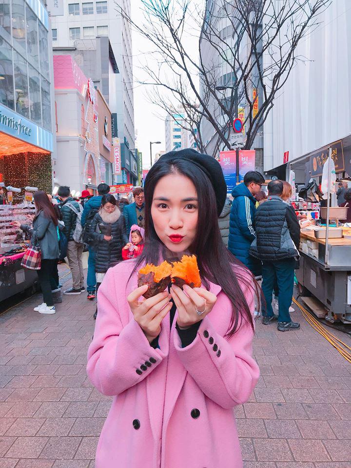 Cười bể bụng với thời trang đi ăn thịt nướng bá đạo của chị đại hoa râm bụt Hòa Minzy-5