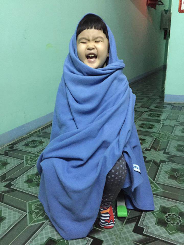 Cười bể bụng với thời trang đi ăn thịt nướng bá đạo của chị đại hoa râm bụt Hòa Minzy-3