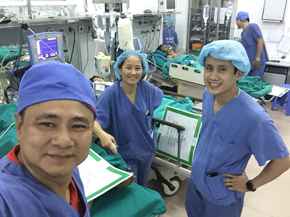 Mẹ danh hài Tự Long nhập viện cấp cứu, phải cắt một quả thận-2