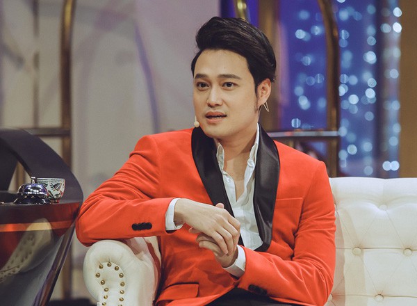 Gia thế thực sự của ca sĩ mang tiếng con trai nhà giàu và tin đồn yêu đồng tính-3