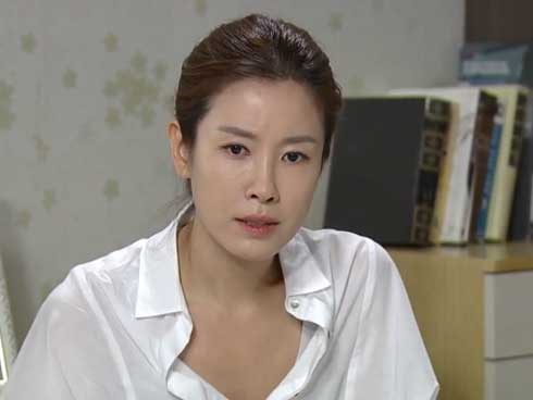 Chẳng biết chị chồng tôi vô tư thật hay giả vờ ngây ngô mà sống khôn hết cả phần người khác