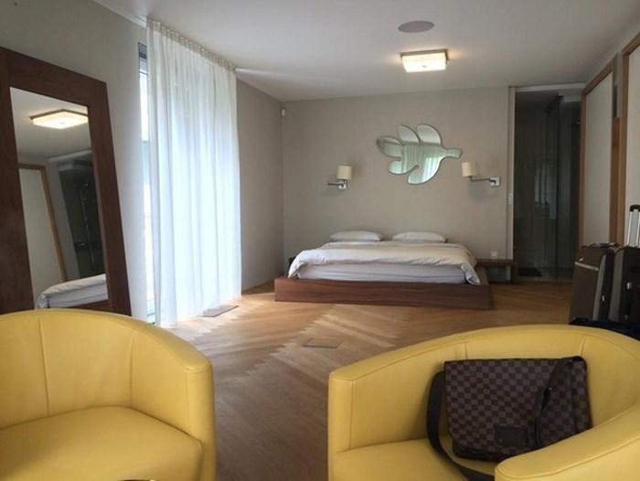 Thu Minh hé lộ căn bạch dinh trắng muốt và phi cơ riêng triệu đô ở CH Séc-24