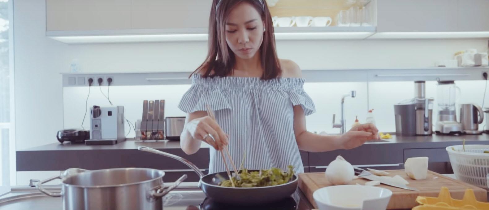 Thu Minh hé lộ căn bạch dinh trắng muốt và phi cơ riêng triệu đô ở CH Séc-13