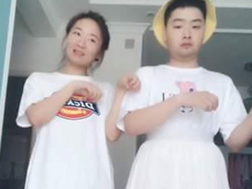 Trào lưu cặp đôi đổi vai gây sốt cộng đồng mạng