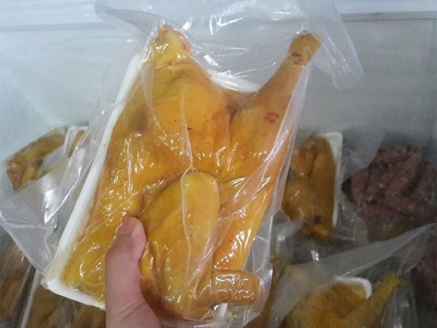 Bí ẩn nguồn gốc gà ủ muối hoa tiêu rẻ đến mức đáng ngờ