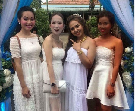 Sự thật bức ảnh ba cô gái trang điểm kinh dị đi ăn cưới bạn thân đang lan truyền trên MXH