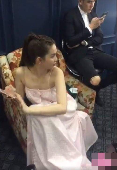 Ngọc Trinh để vòng 1 bốc hơi vì không ít lỗi lầm khi chọn váy áo-3