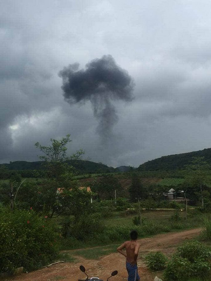 Ảnh: Hiện trường máy bay SU-22 rơi ở Nghệ An-16