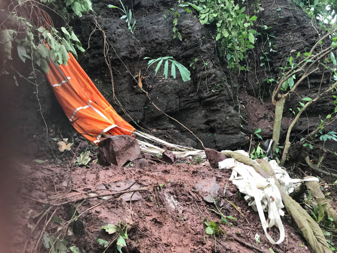 Ảnh: Hiện trường máy bay SU-22 rơi ở Nghệ An-4