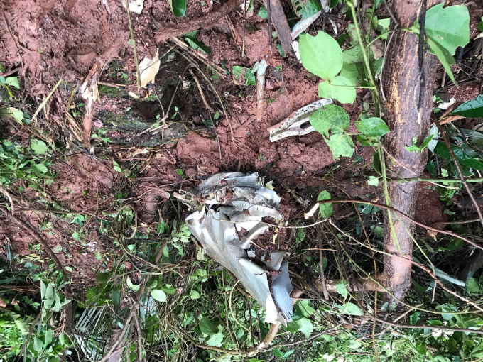 Ảnh: Hiện trường máy bay SU-22 rơi ở Nghệ An-7