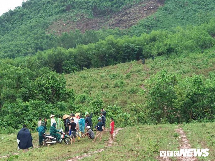 Ảnh: Hiện trường máy bay SU-22 rơi ở Nghệ An-9