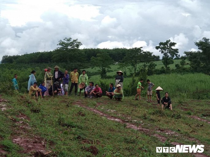 Ảnh: Hiện trường máy bay SU-22 rơi ở Nghệ An-10