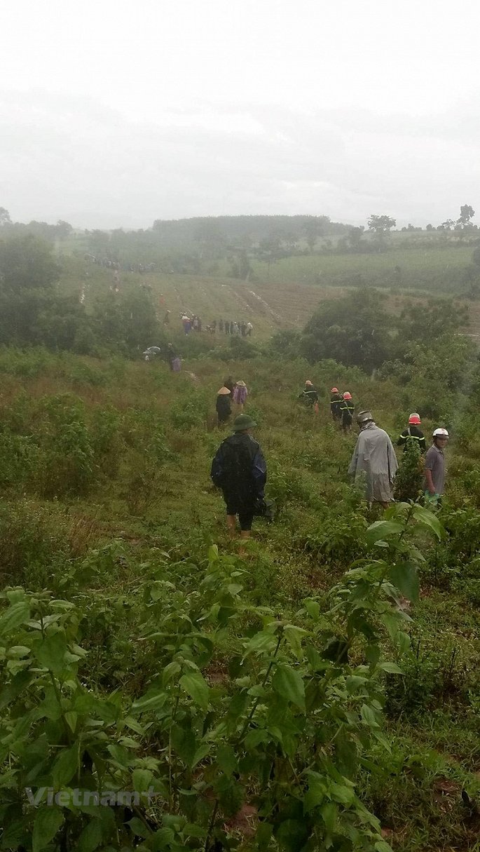 Ảnh: Hiện trường máy bay SU-22 rơi ở Nghệ An-12