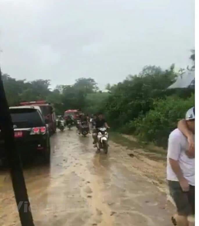 Ảnh: Hiện trường máy bay SU-22 rơi ở Nghệ An-14