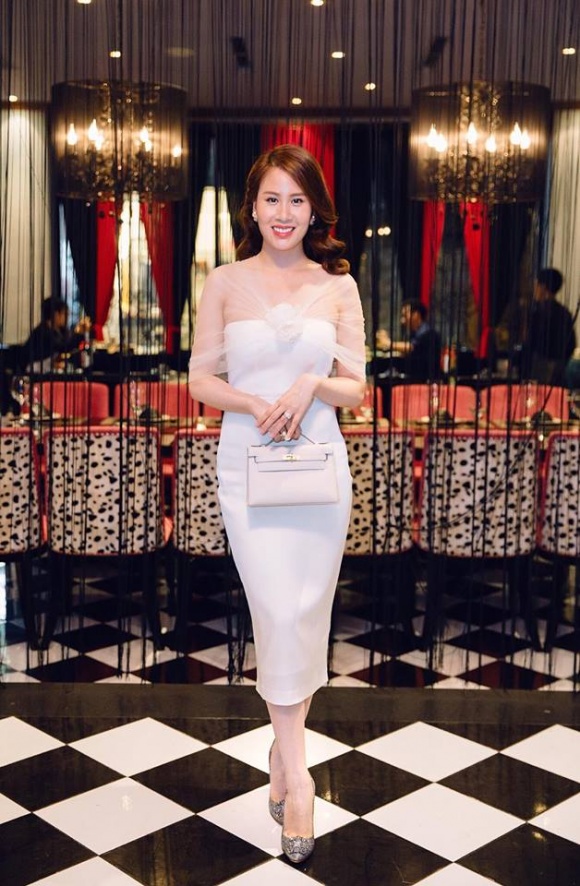 Chẳng hề thua kém hội chị em bạn dì, vợ MC Thành Trung cũng sở hữu body nóng bỏng đáng ngưỡng mộ-11