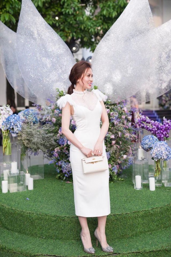 Chẳng hề thua kém hội chị em bạn dì, vợ MC Thành Trung cũng sở hữu body nóng bỏng đáng ngưỡng mộ-13