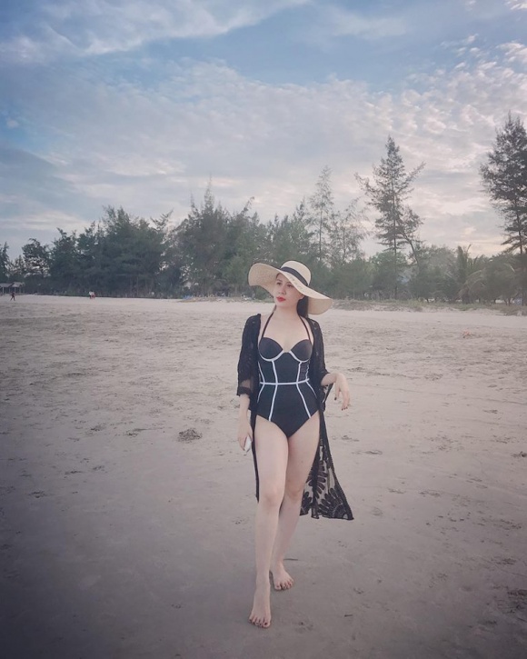 Chẳng hề thua kém hội chị em bạn dì, vợ MC Thành Trung cũng sở hữu body nóng bỏng đáng ngưỡng mộ-10