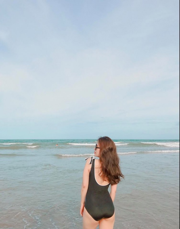 Chẳng hề thua kém hội chị em bạn dì, vợ MC Thành Trung cũng sở hữu body nóng bỏng đáng ngưỡng mộ-3