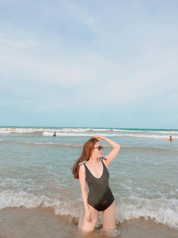 Chẳng hề thua kém hội chị em bạn dì, vợ MC Thành Trung cũng sở hữu body nóng bỏng đáng ngưỡng mộ-4