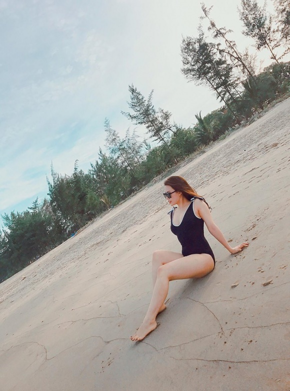 Chẳng hề thua kém hội chị em bạn dì, vợ MC Thành Trung cũng sở hữu body nóng bỏng đáng ngưỡng mộ-6