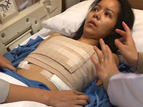 Ca sĩ Thái Lan kiện bệnh viện Hàn Quốc vì suýt chết sau ca nâng ngực