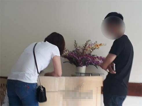 Hai giờ liều mình sau cánh cửa buồng lấy tinh trùng