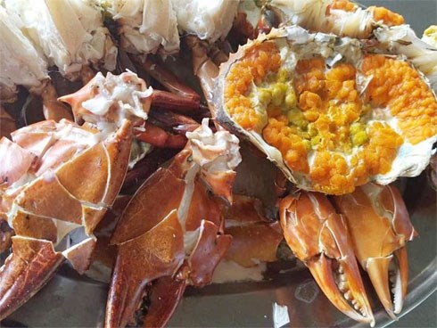 Nghén bầu thèm ăn đến phát điên, dâu trẻ sợ mẹ chồng mắng nên đành nhịn, mua được 1kg cua thì em chồng ăn hết 2/3