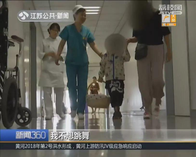 Con bị viêm phổi đưa đi khám, mẹ hoang mang khi bác sĩ quan tâm tới chiều cao của con-1