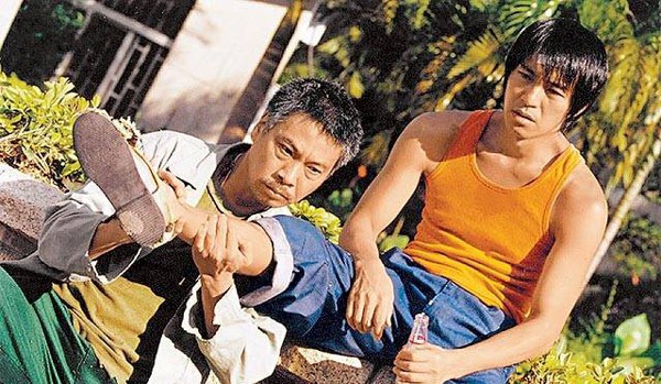 Cuộc sống ở tuổi 65 của bạn diễn Châu Tinh Trì: Già yếu cần người dìu đỡ vẫn bán mạng đóng phim nuôi gia đình-6