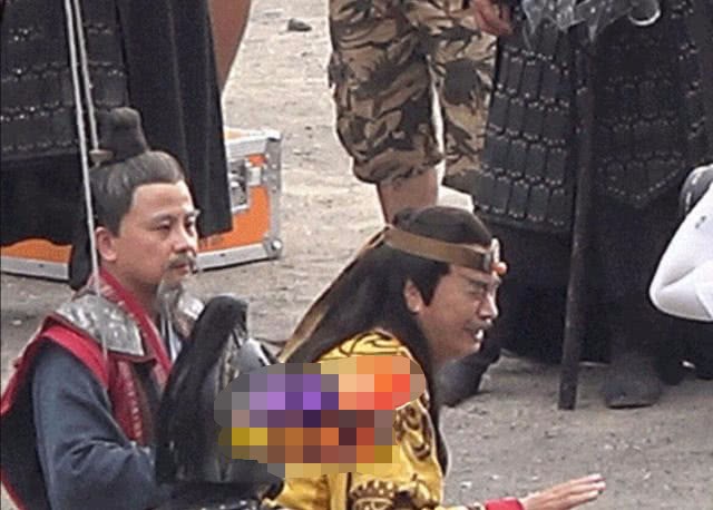 Cuộc sống ở tuổi 65 của bạn diễn Châu Tinh Trì: Già yếu cần người dìu đỡ vẫn bán mạng đóng phim nuôi gia đình-15