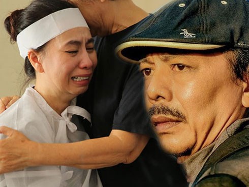 Vợ nghệ sĩ Thanh Hoàng khóc ngất trong tang lễ của chồng
