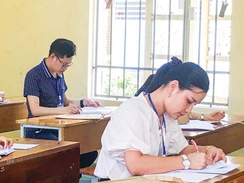 'Lỗ hổng' chấm thi, 'vá' thế nào?