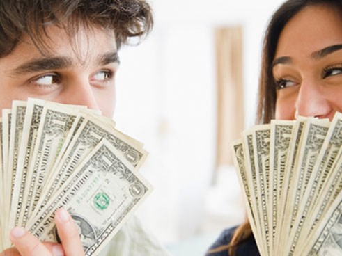 Nếu vợ thuộc 5 con giáp này, chồng nên dốc sạch túi đưa vợ để gia đình giàu sang