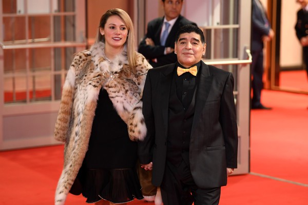 Huyền thoại Maradona lại gây bão sau màn xúc phạm cháu trai-2