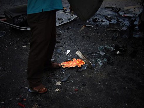 Khoảnh khắc ám ảnh vụ tai nạn xe rước dâu: Chữ hỉ đỏ rực lạc lõng giữa những vụn vỡ, đau thương