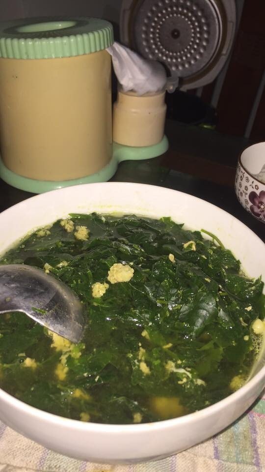 Nàng dâu nấu món canh rau ngót trứng gà bị cả nhà chồng chê bai, ai ngờ dân mạng tấm tắc khen ngon-2