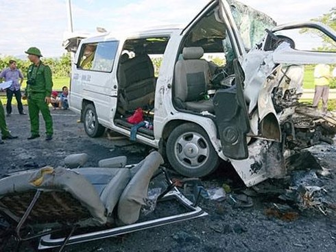 Xe đón dâu gặp nạn ở Quảng Nam: Lời kể của những người đầu tiên đến hiện trường giải cứu