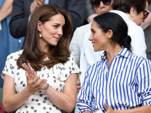 Giữa tâm bão đầy thị phi với cha đẻ, Meghan đã may mắn được chị dâu Kate 