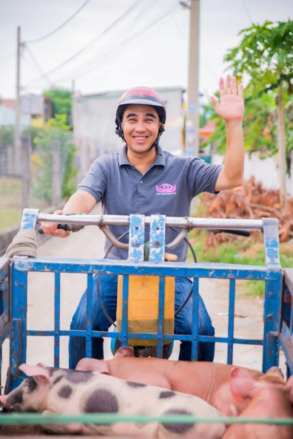 Đừng tưởng đi dép tổ ong là nghèo, Quyền Linh sở hữu gia sản khủng bậc nhất trong giới MC Việt-17